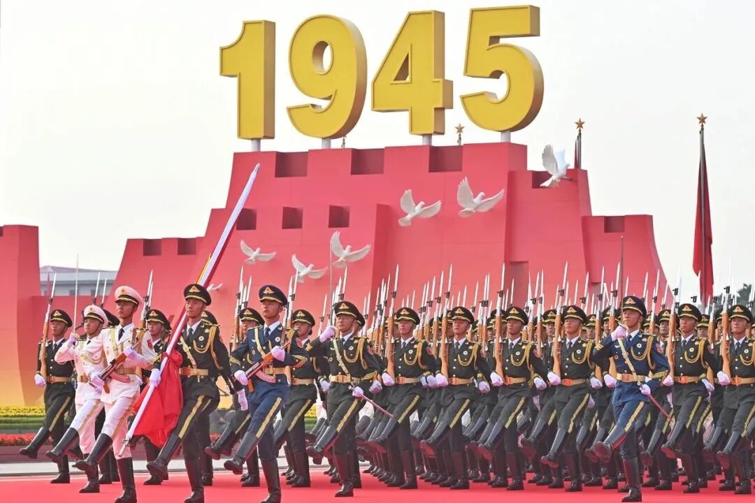 我司组织全员观九三阅兵，感强国强军震撼时刻！